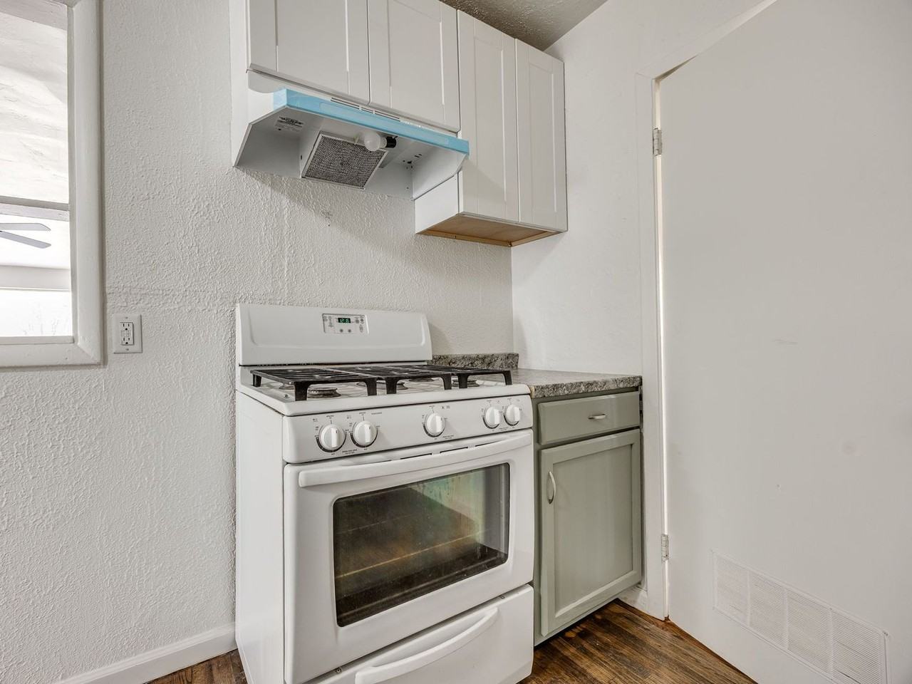 1726 N Shawnee Ave - Photo 4 of 17