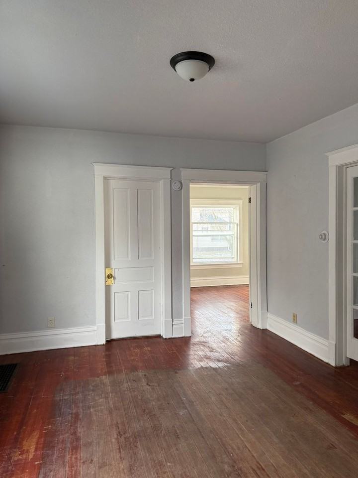 1305 S 12th St - Photo 3 of 13