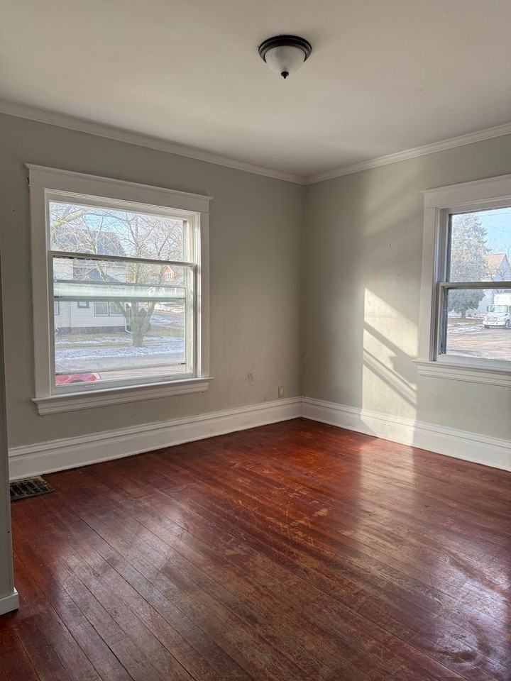 1305 S 12th St - Photo 4 of 13