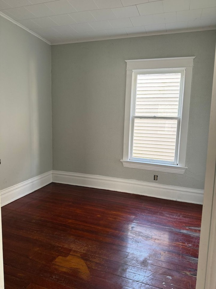 1305 S 12th St - Photo 6 of 13