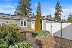 featured image of 1637 E Hastings Ave