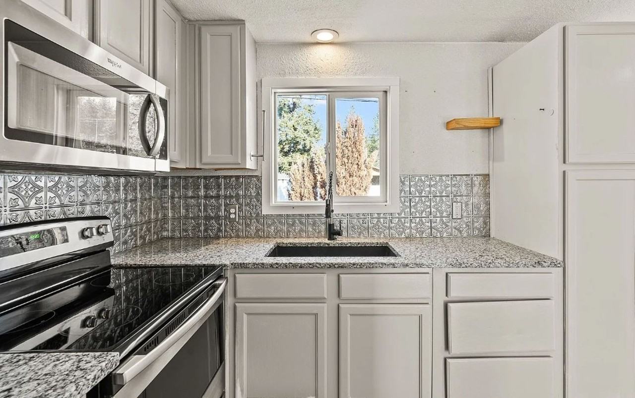 1637 E Hastings Ave - Photo 3 of 16