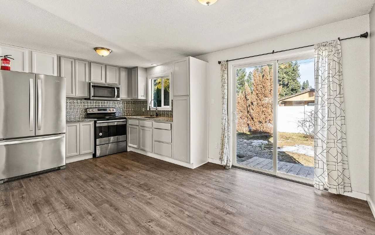 1637 E Hastings Ave - Photo 4 of 16