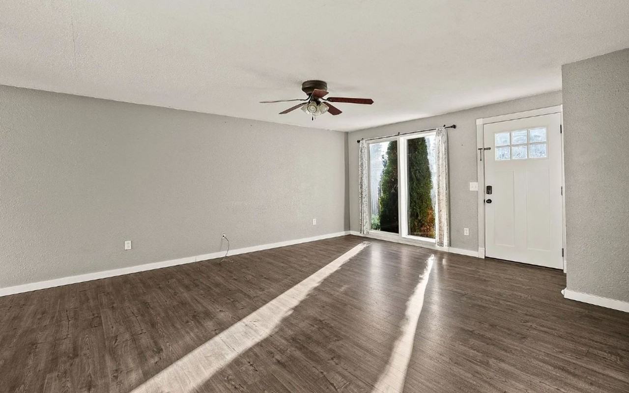 1637 E Hastings Ave - Photo 7 of 16