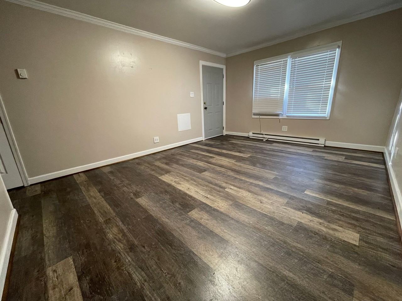 212 Belvidere St - Photo 3 of 10