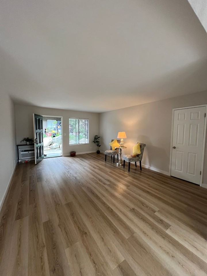 195 Streamwood - Photo 2 of 32