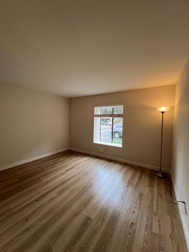 195 Streamwood - Photo 4 of 32