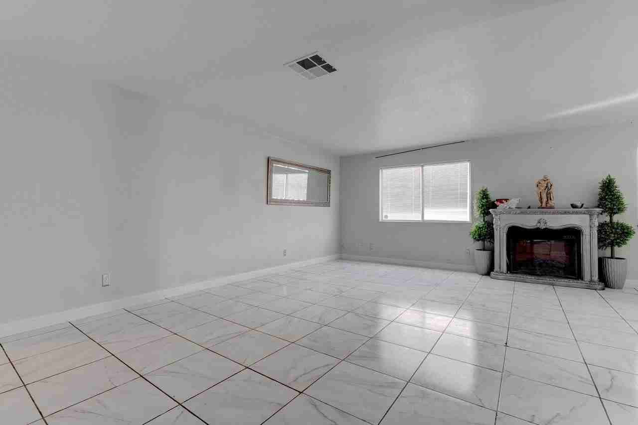 6101 Crockery St - Photo 6 of 33