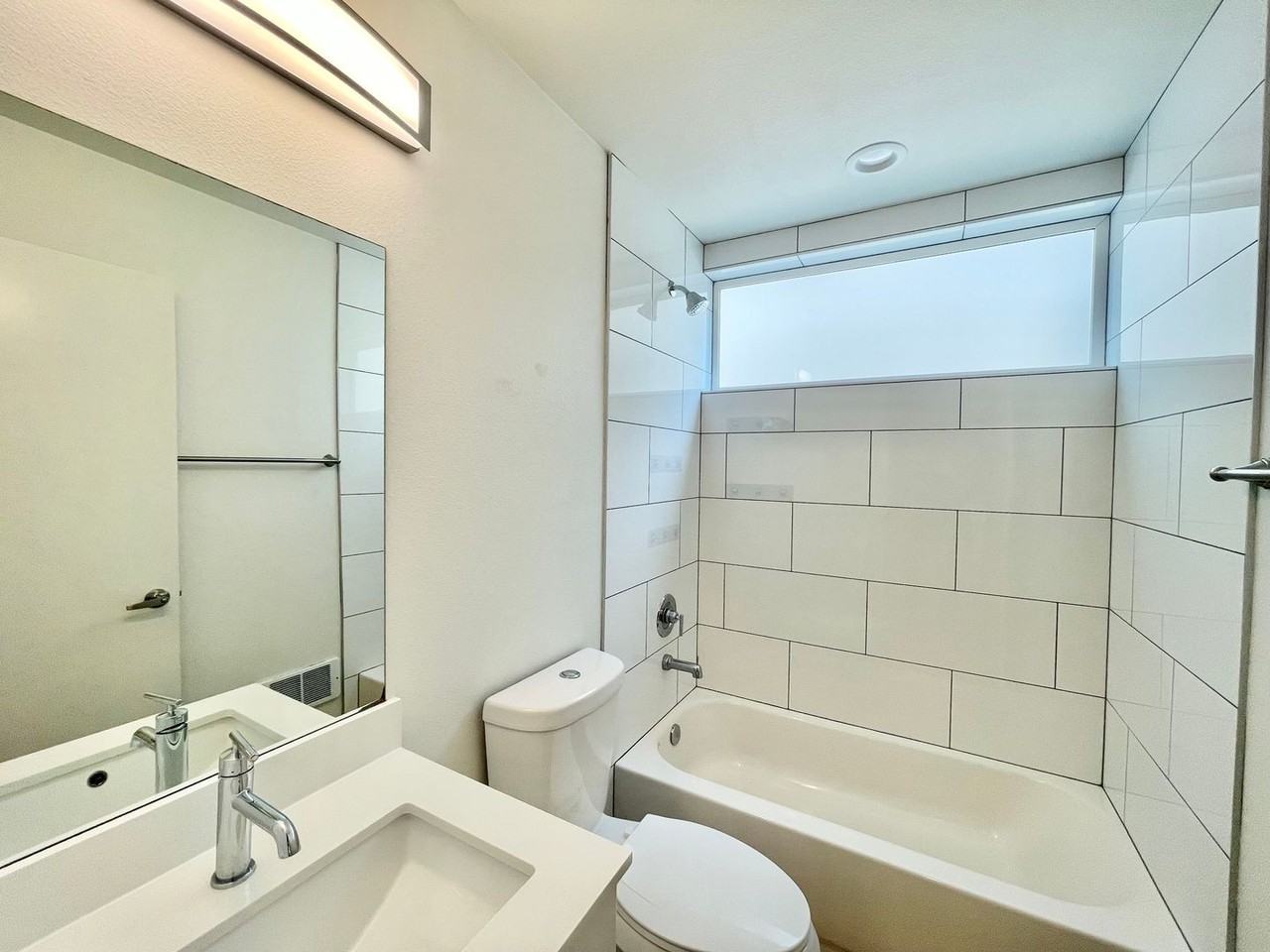 4725 8th Ave Ne - Photo 2 of 21