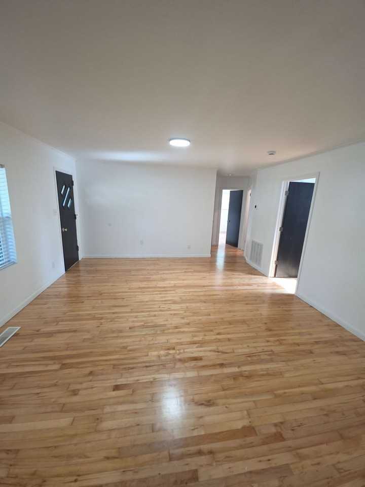 118 Stone Dr - Photo 3 of 11