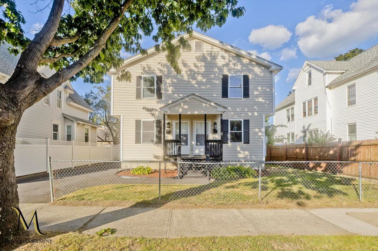 581 Armory St - Photo 6 of 36