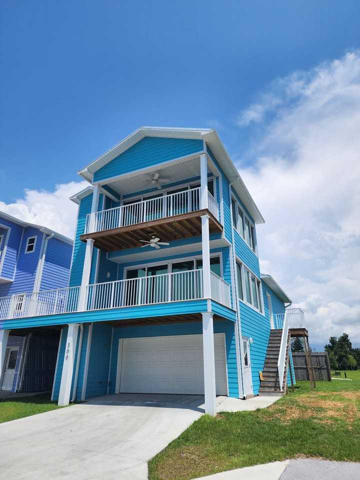 300 Penny Ct - Photo 2 of 45