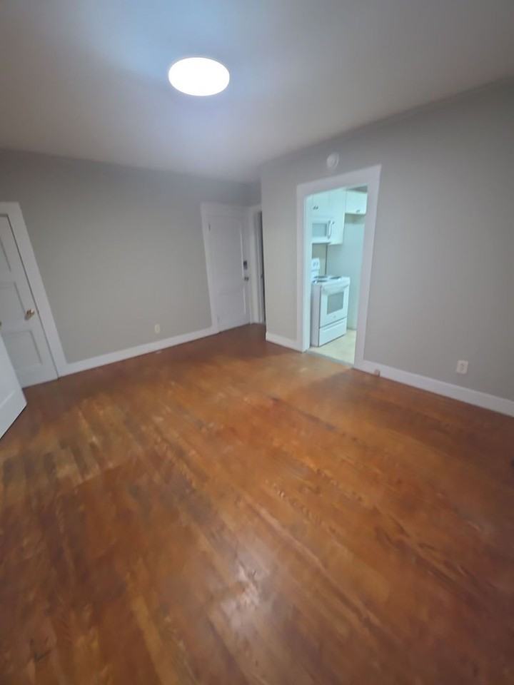 124 N Main St - Photo 2 of 9