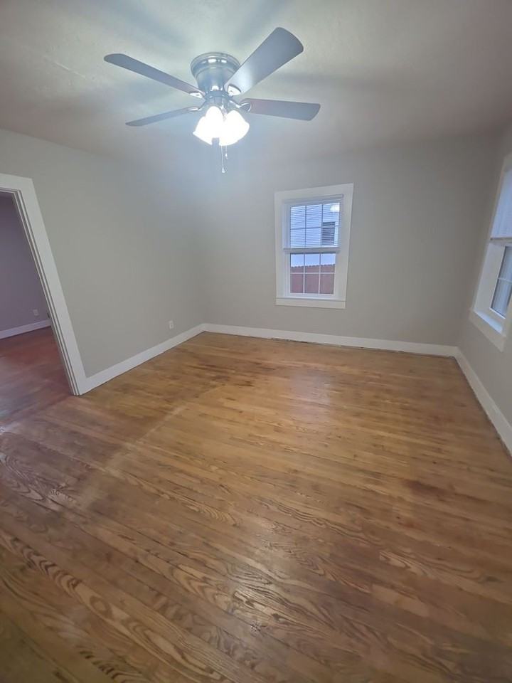 124 N Main St - Photo 5 of 9