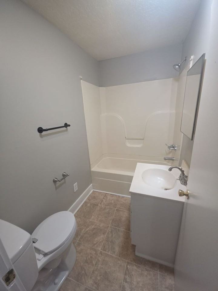 124 N Main St - Photo 6 of 9