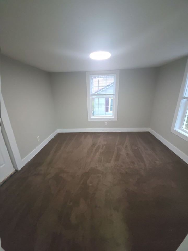 124 N Main St - Photo 7 of 9