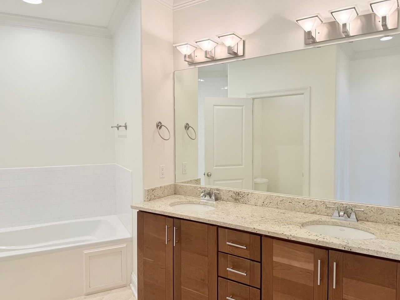 7266 Jacobs Trl - Photo 6 of 18