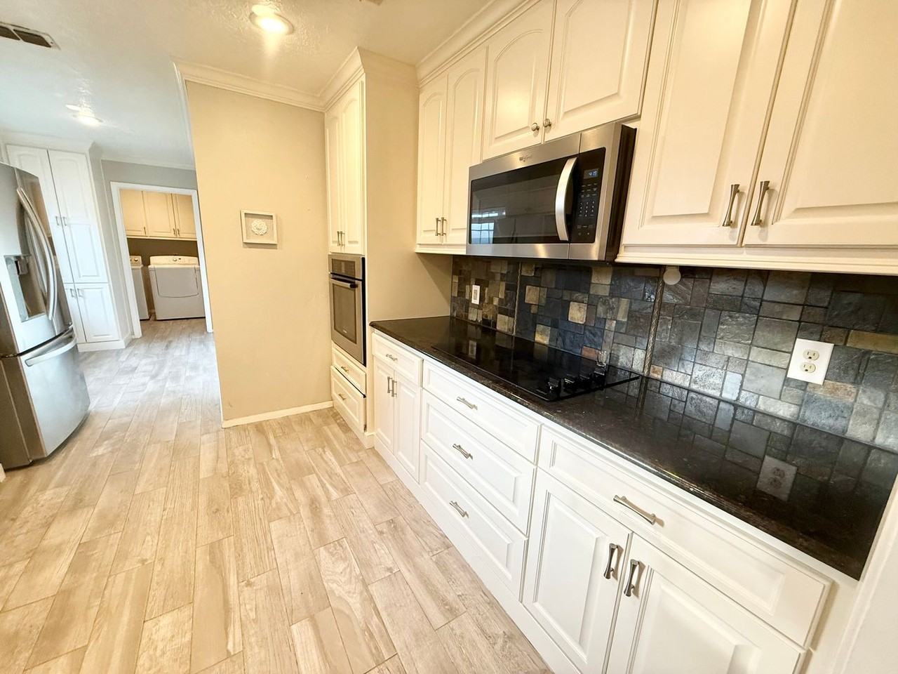 428 Brigadoon St - Photo 6 of 21