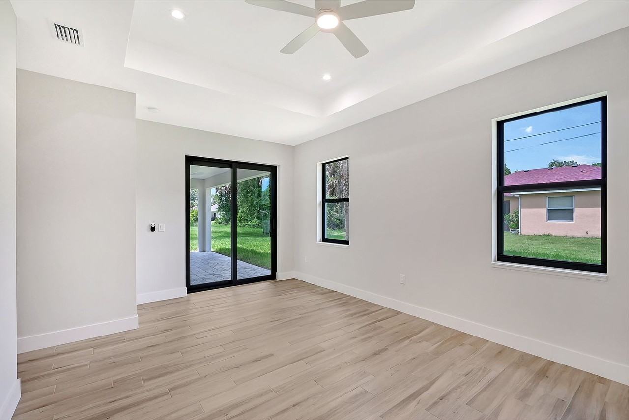 4476 Skyway Ave - Photo 4 of 25