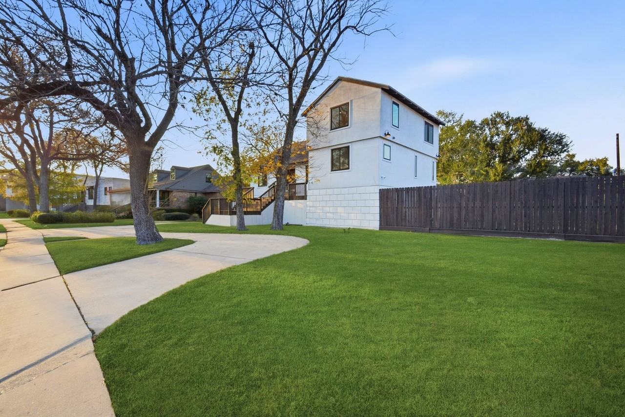 4718 N Braeswood Blvd - Photo 5 of 50