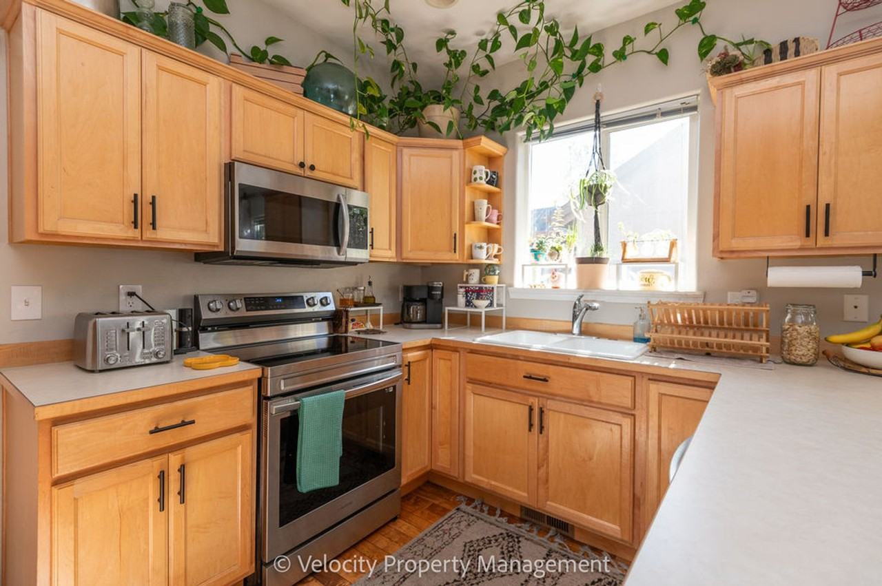 2673 Sw Salmon Ave - Photo 7 of 27