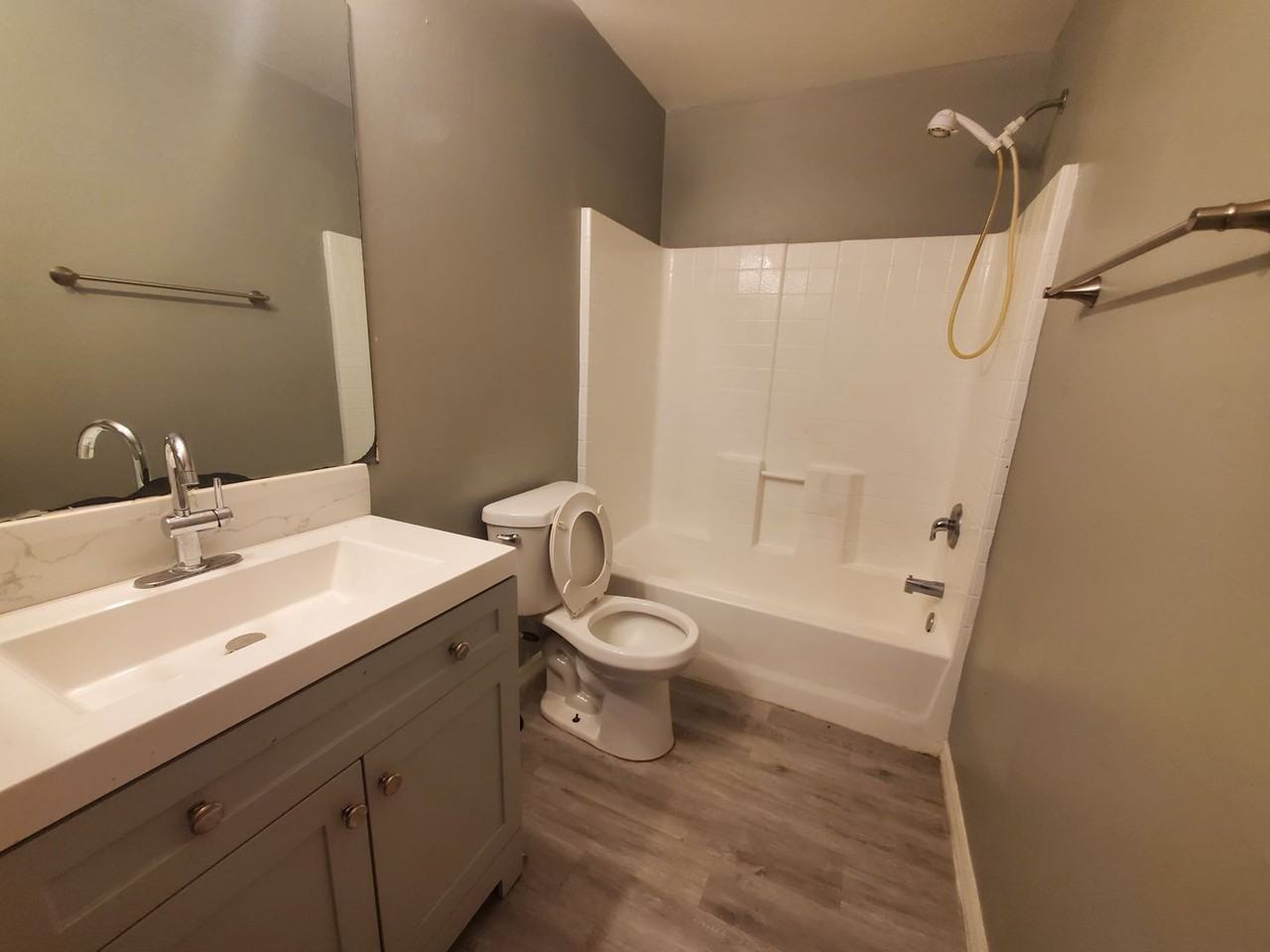 2417 George Ave S - Photo 3 of 11