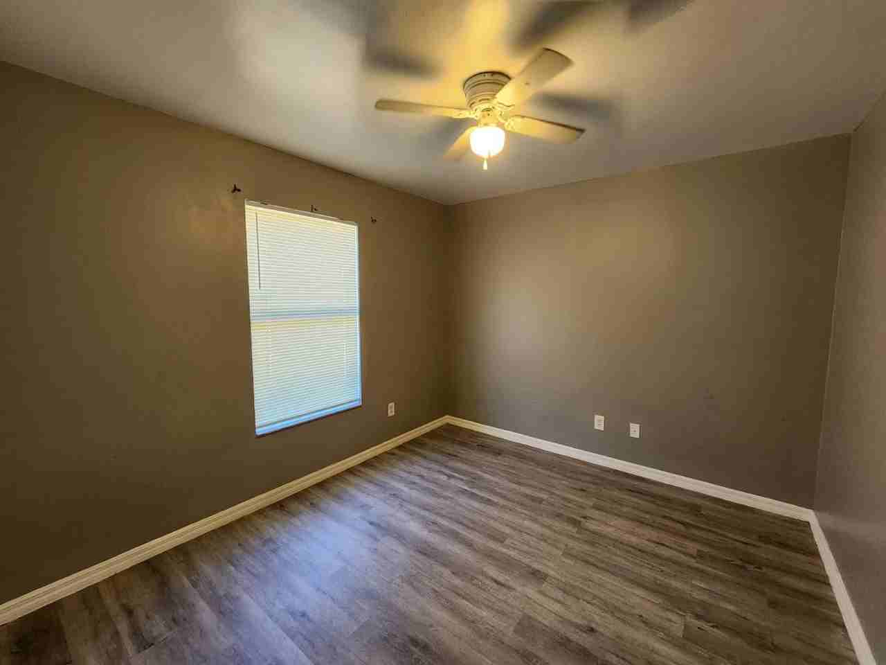 2417 George Ave S - Photo 4 of 11