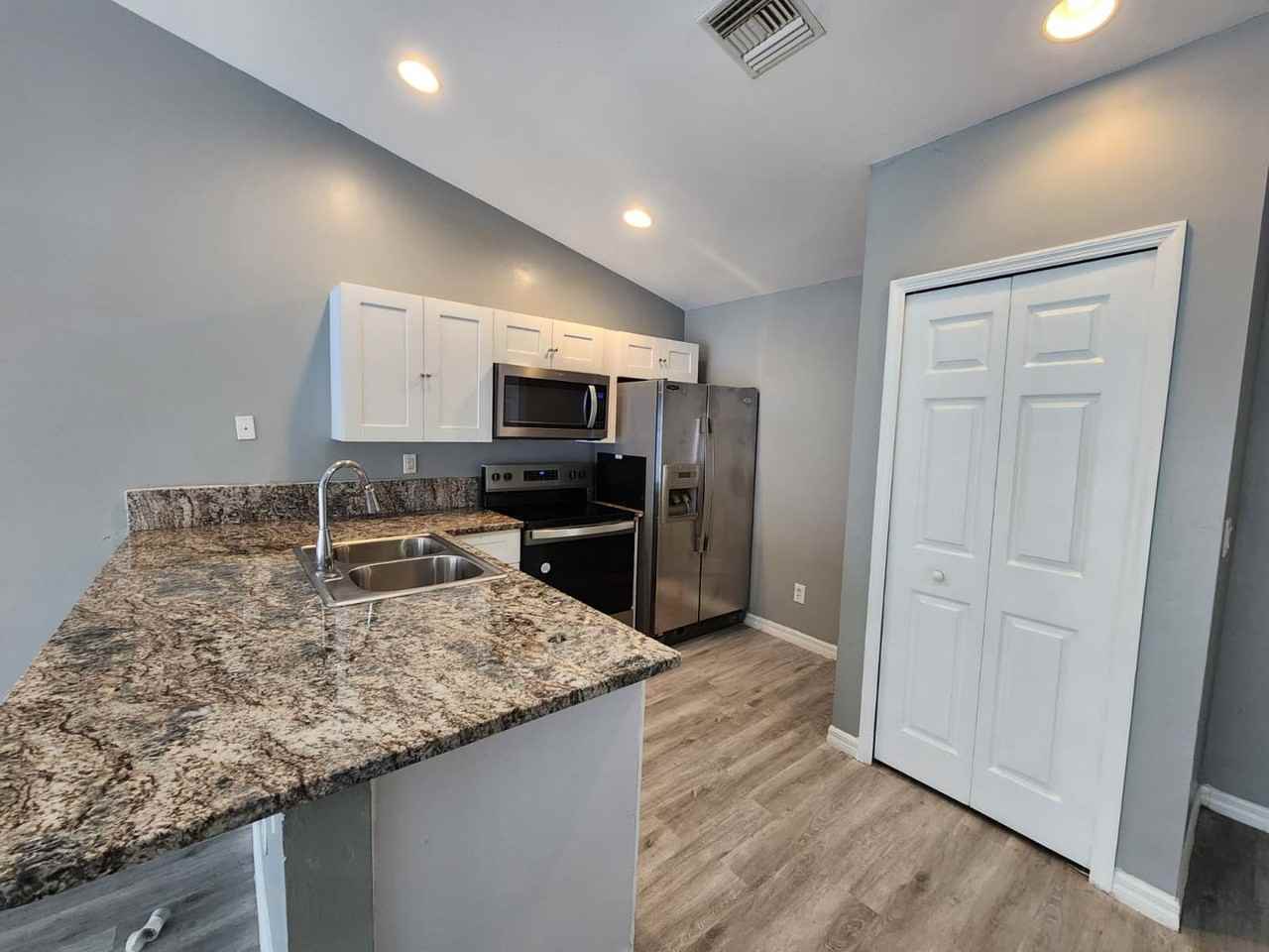 2417 George Ave S - Photo 6 of 11