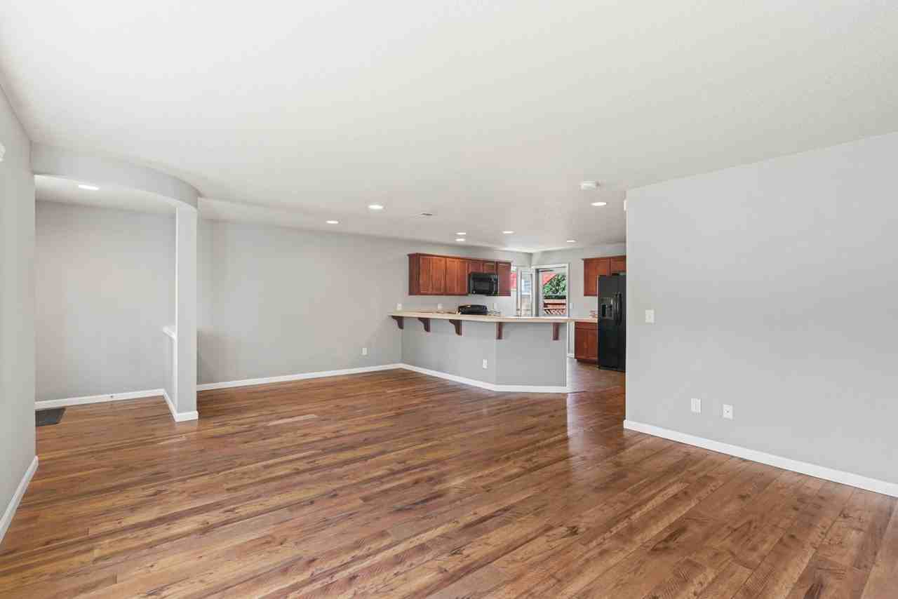 895 Sw Windrose Ter - Photo 4 of 26