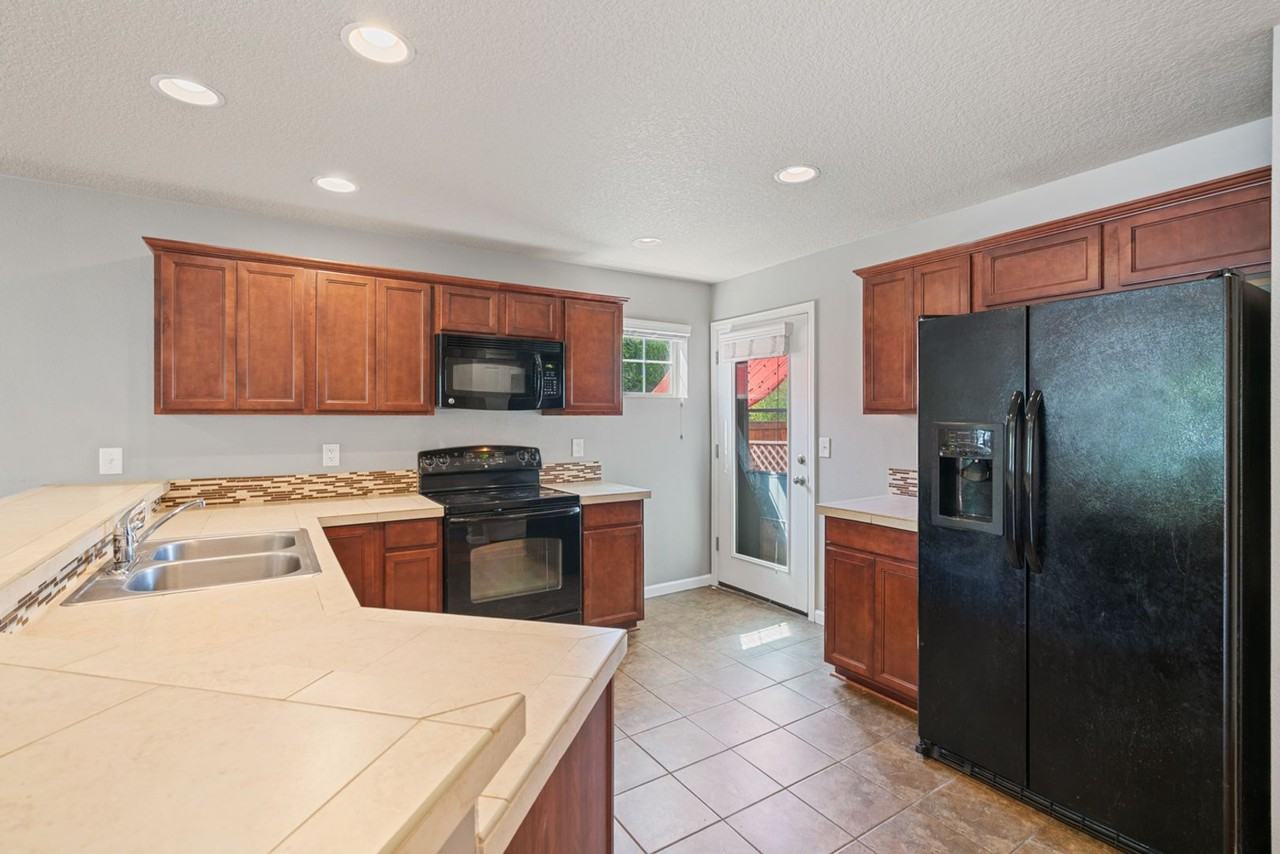 895 Sw Windrose Ter - Photo 6 of 26