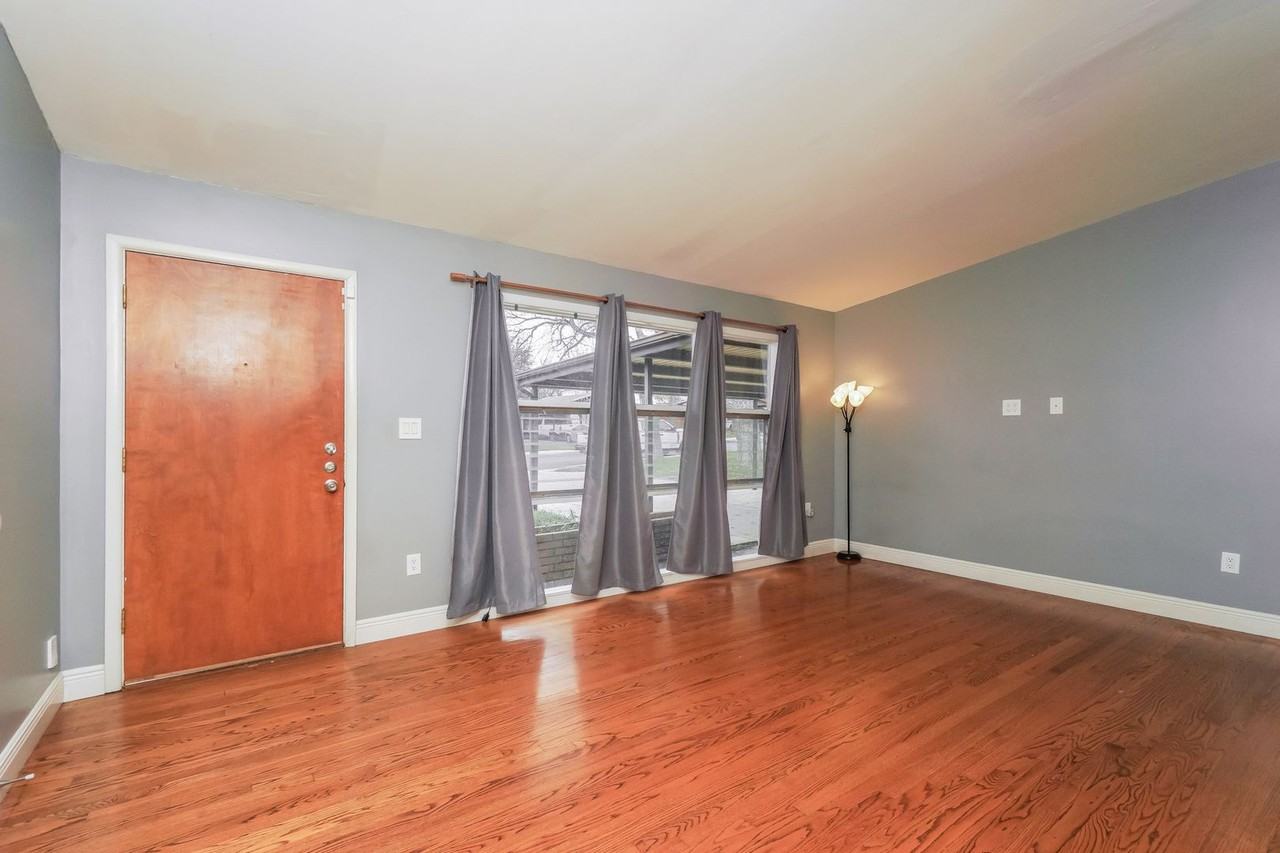 531 Gilbert Ln - Photo 2 of 15