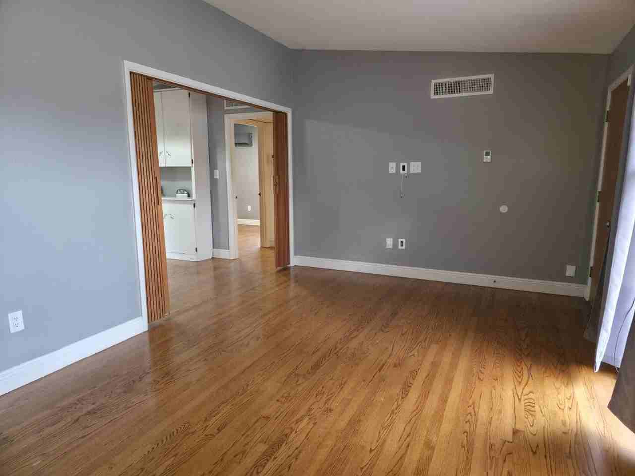 531 Gilbert Ln - Photo 4 of 15