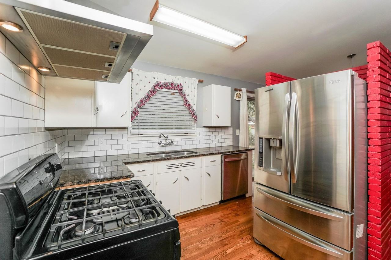 531 Gilbert Ln - Photo 7 of 15