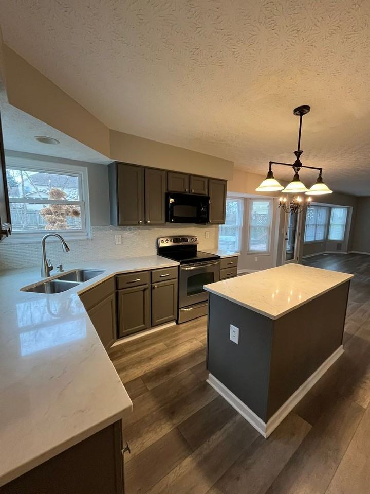 208 Caswell Dr - Photo 4 of 39