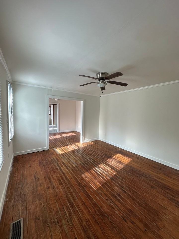 253 Magnolia St - Photo 3 of 24