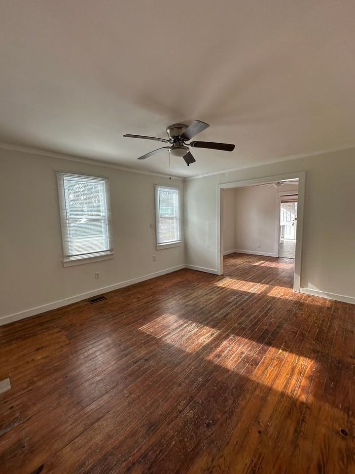 253 Magnolia St - Photo 4 of 24