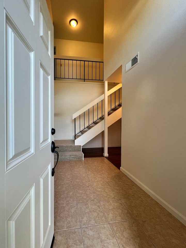 1132 Estates Dr - Photo 3 of 33