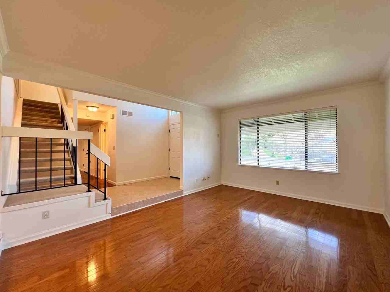 1132 Estates Dr - Photo 6 of 33