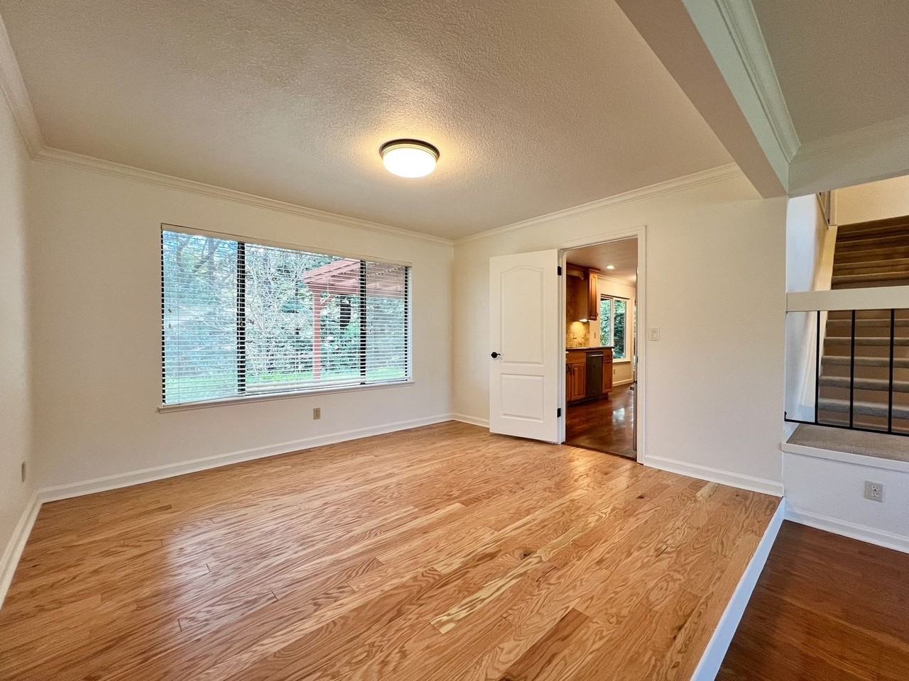 1132 Estates Dr - Photo 7 of 33