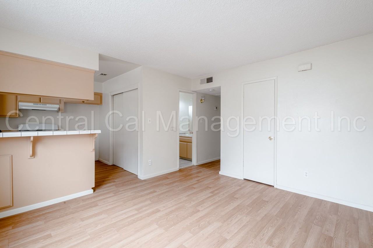 808 Pershing St - Photo 4 of 12