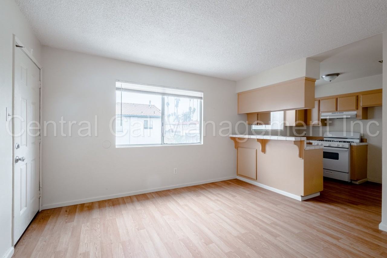 808 Pershing St - Photo 5 of 12