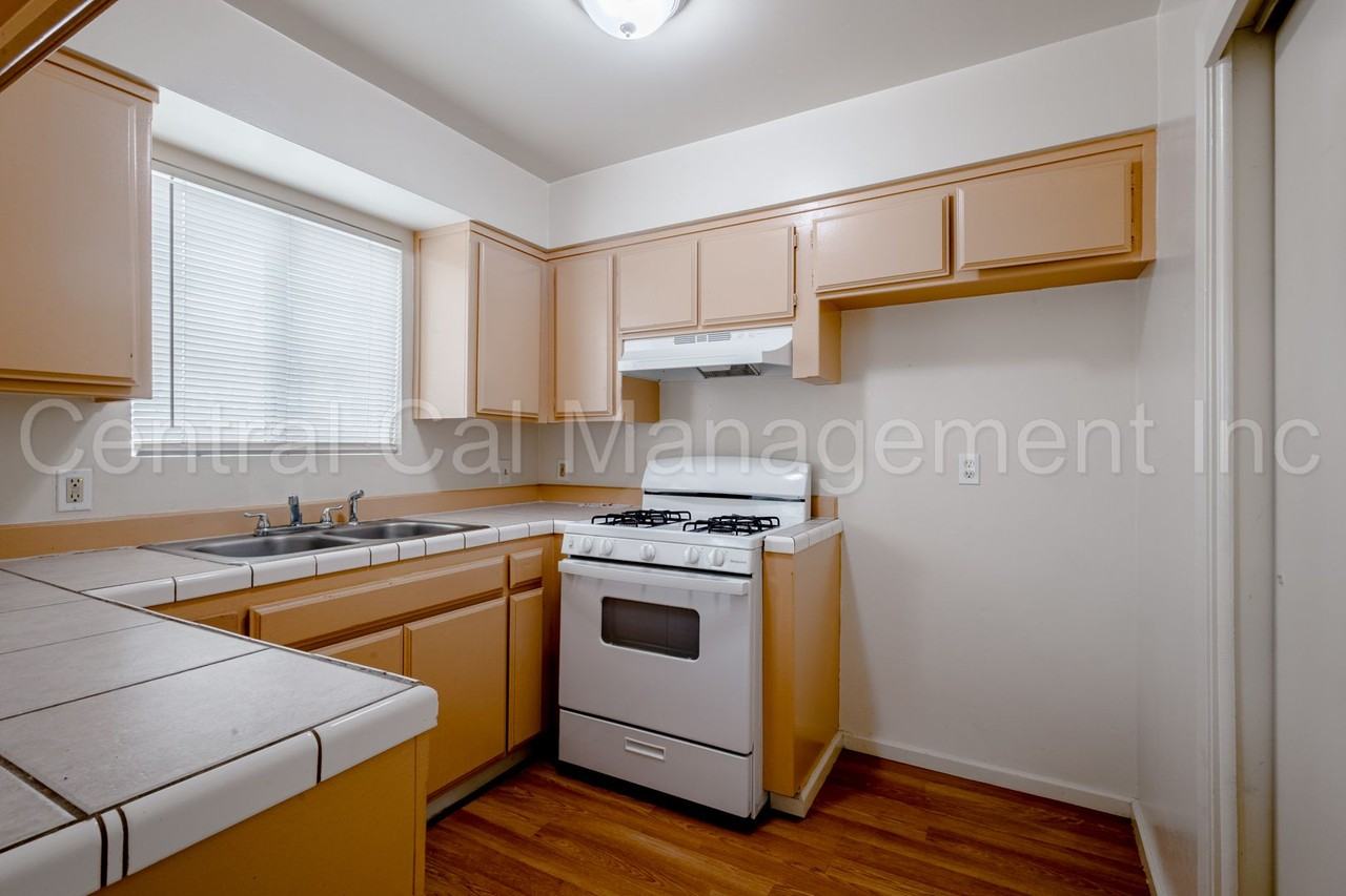 808 Pershing St - Photo 6 of 12