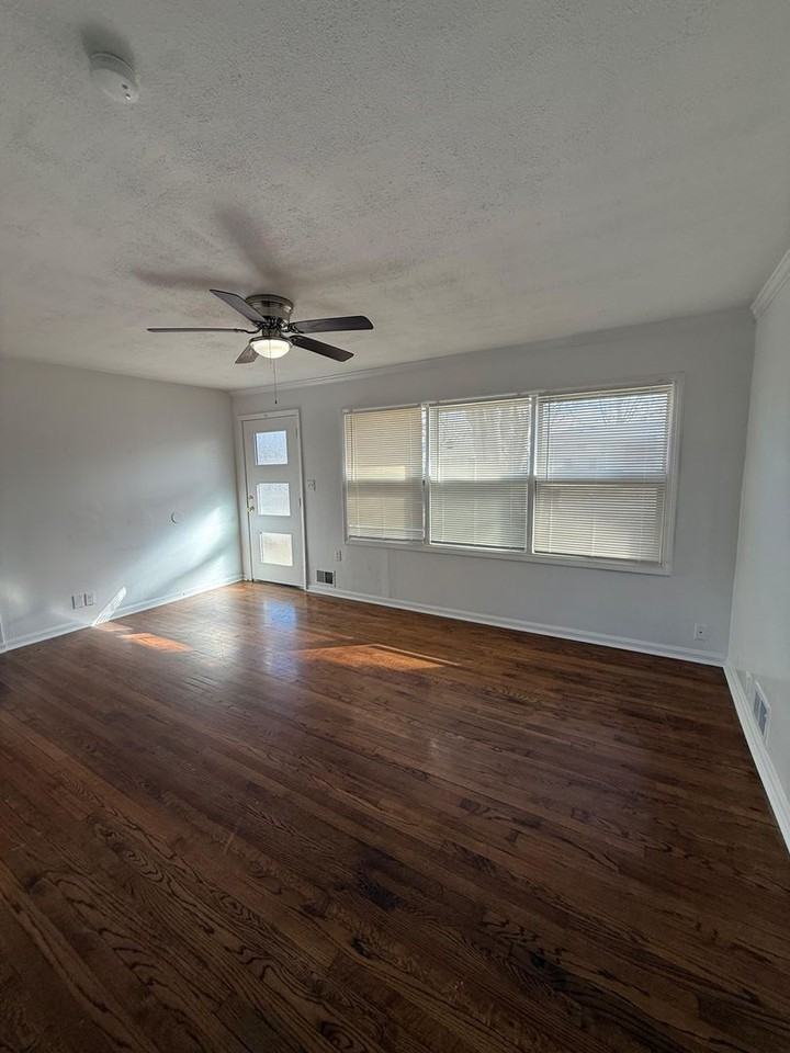 7806 E 113th St - Photo 2 of 14