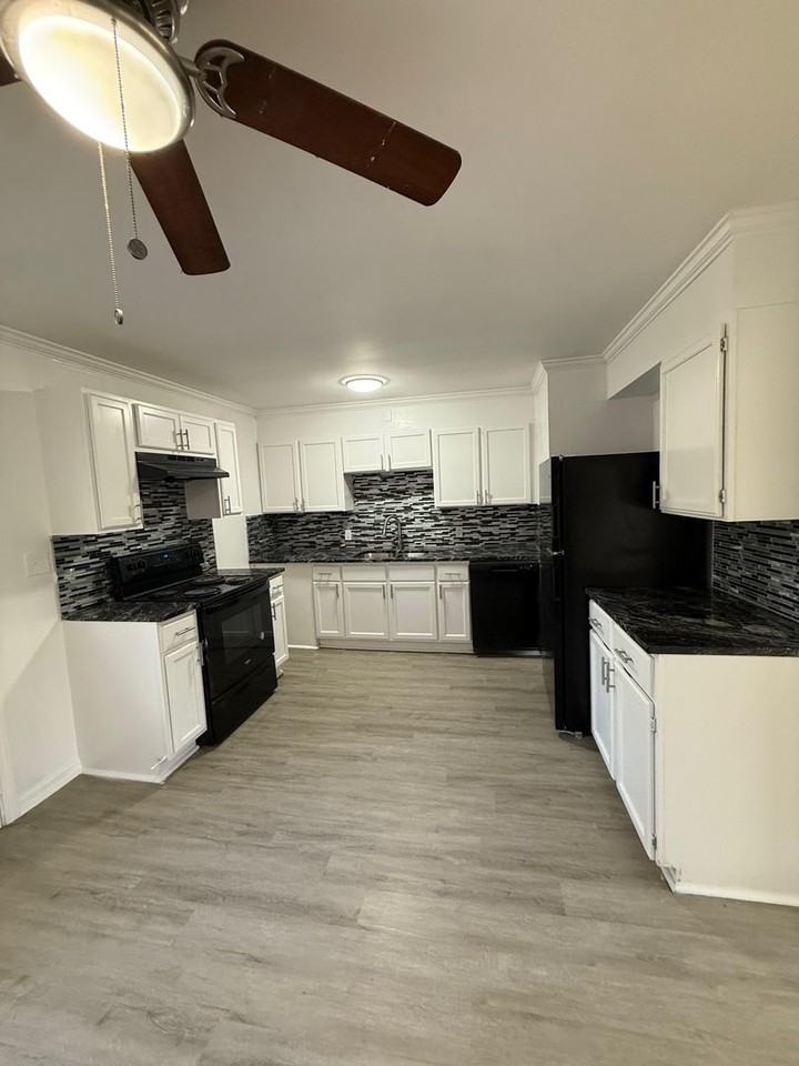 7806 E 113th St - Photo 5 of 14