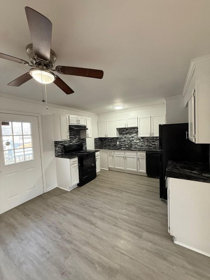 7806 E 113th St - Photo 6 of 14