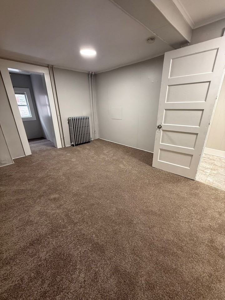 44 Center St - Photo 4 of 8