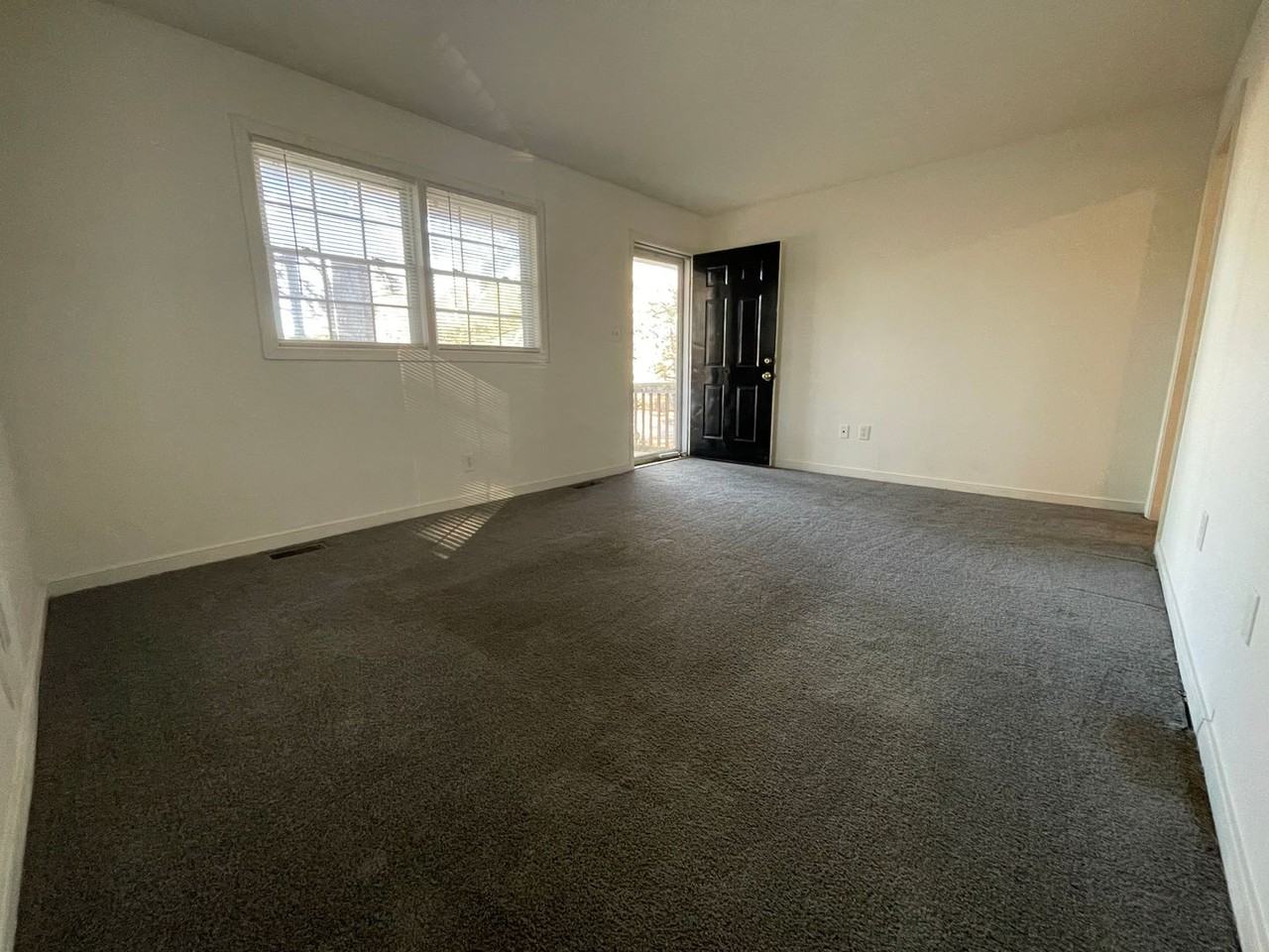 15727 Allen Dr - Photo 3 of 12