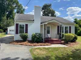 featured image of 1204 Forest Acres Cir