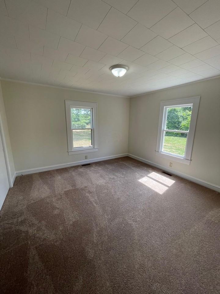 1204 Forest Acres Cir - Photo 5 of 8