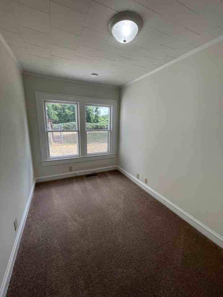1204 Forest Acres Cir - Photo 6 of 8